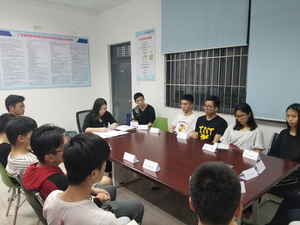 如何营造良好班风和学风-​英国上市公司365召开17级班级管理分享沙龙1.jpg
