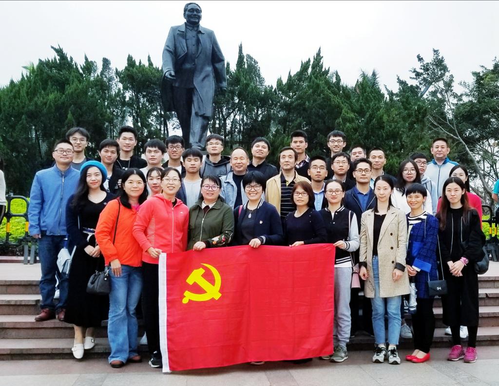 ​英国上市公司365开展党日活动参观-大潮起珠江-广东改革开放四十周年展览-2.jpg