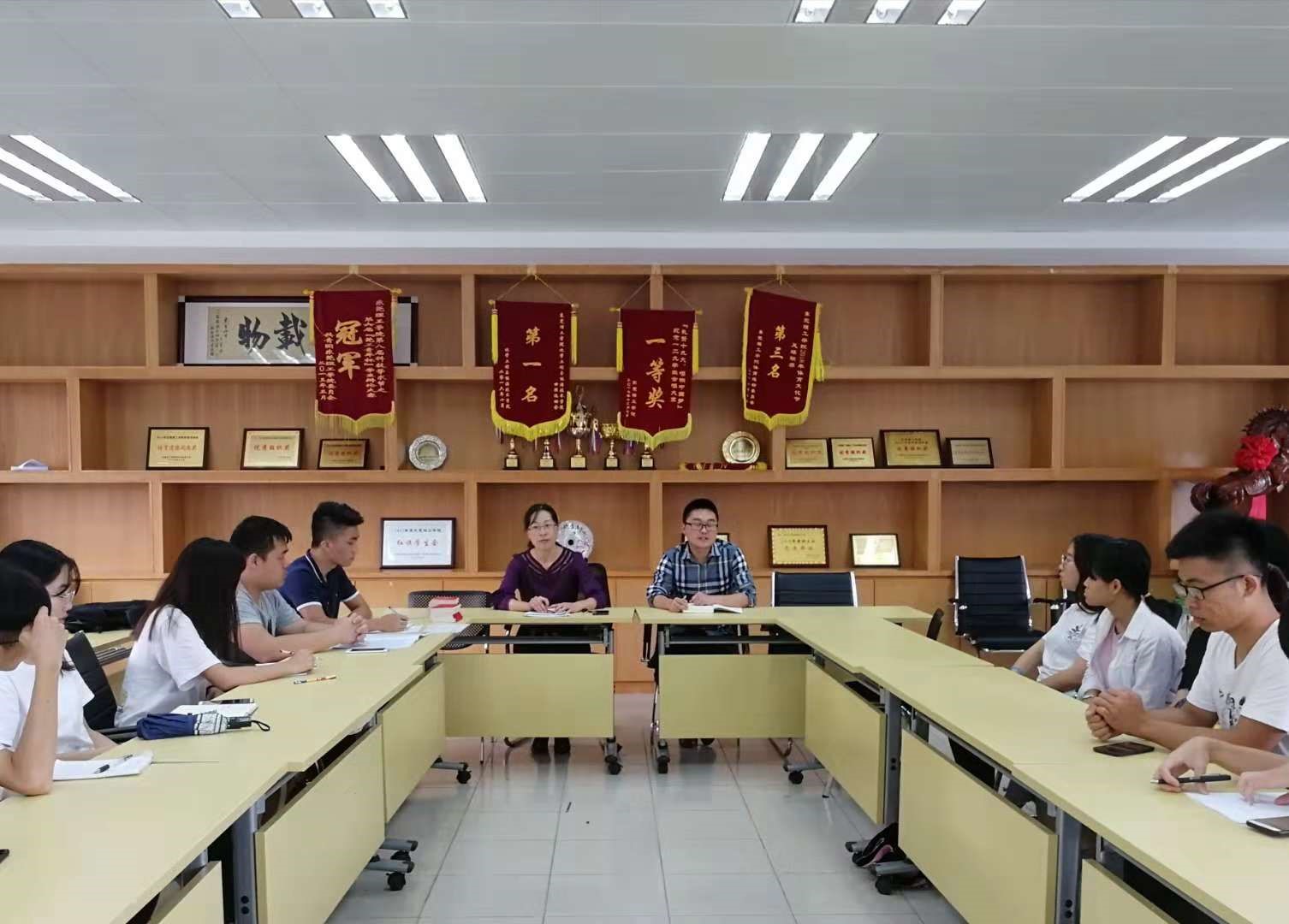 ​英国上市公司365召开第49期公司党课培训动员会议2.jpg
