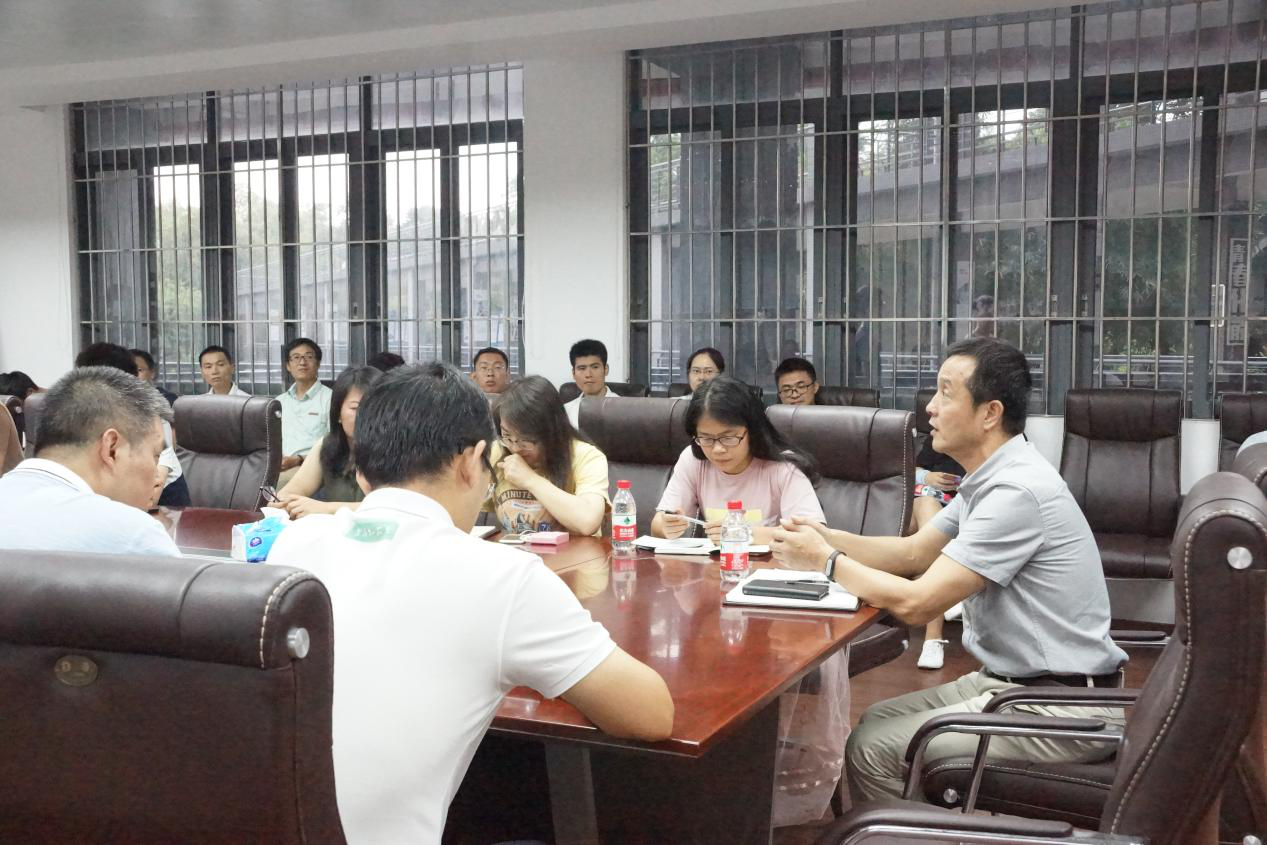 ​英国上市公司365召开全体班主任政治学习和工作部署会.png