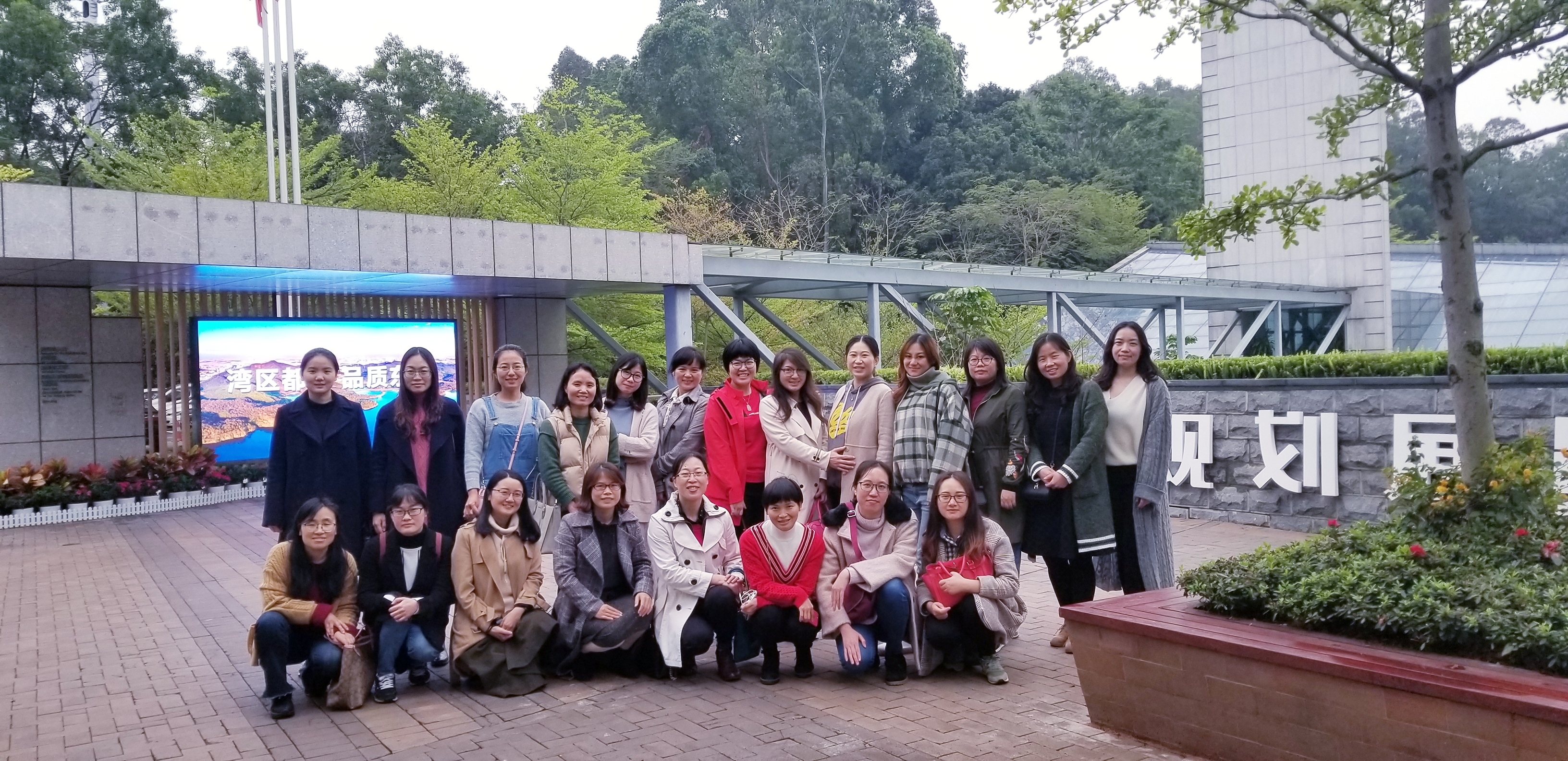​英国上市公司365女教工欢庆国际妇女节2.jpg