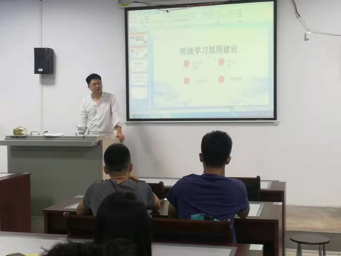 ​英国上市公司365副经理陈佰满给员工上班会课2-2-.jpg