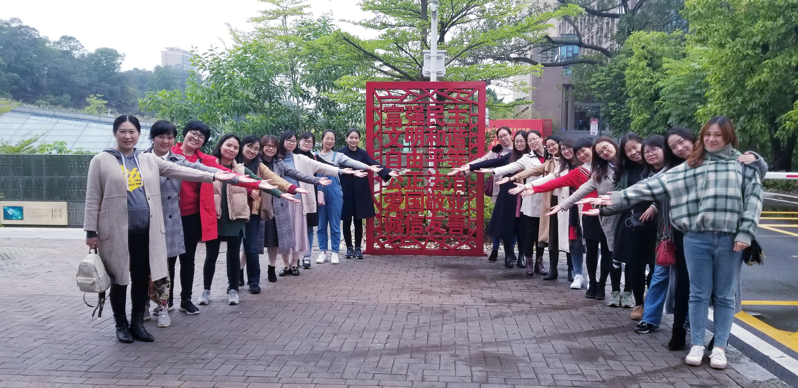 ​英国上市公司365女教工欢庆国际妇女节3.jpg