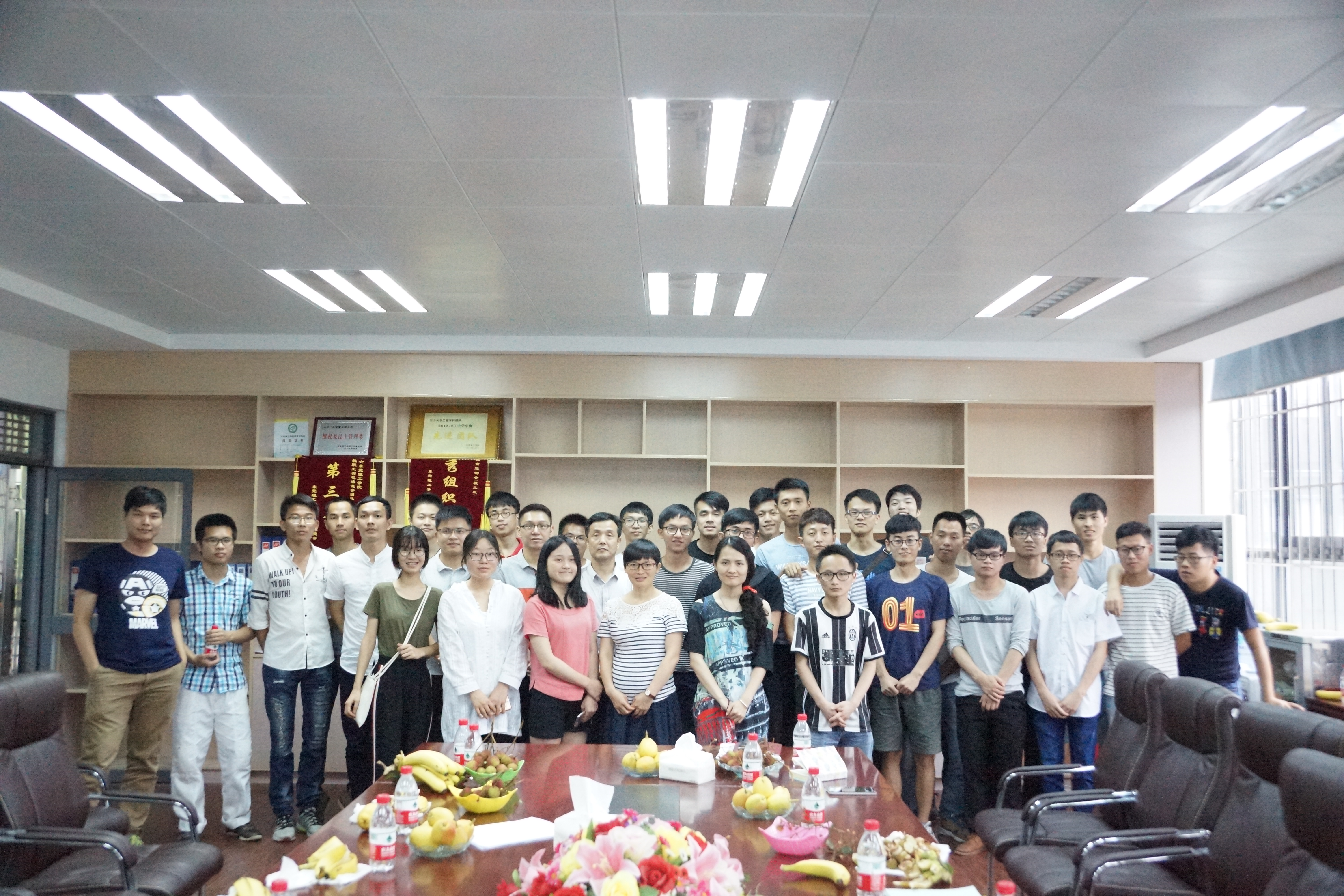 毕业生座谈会-2-.JPG