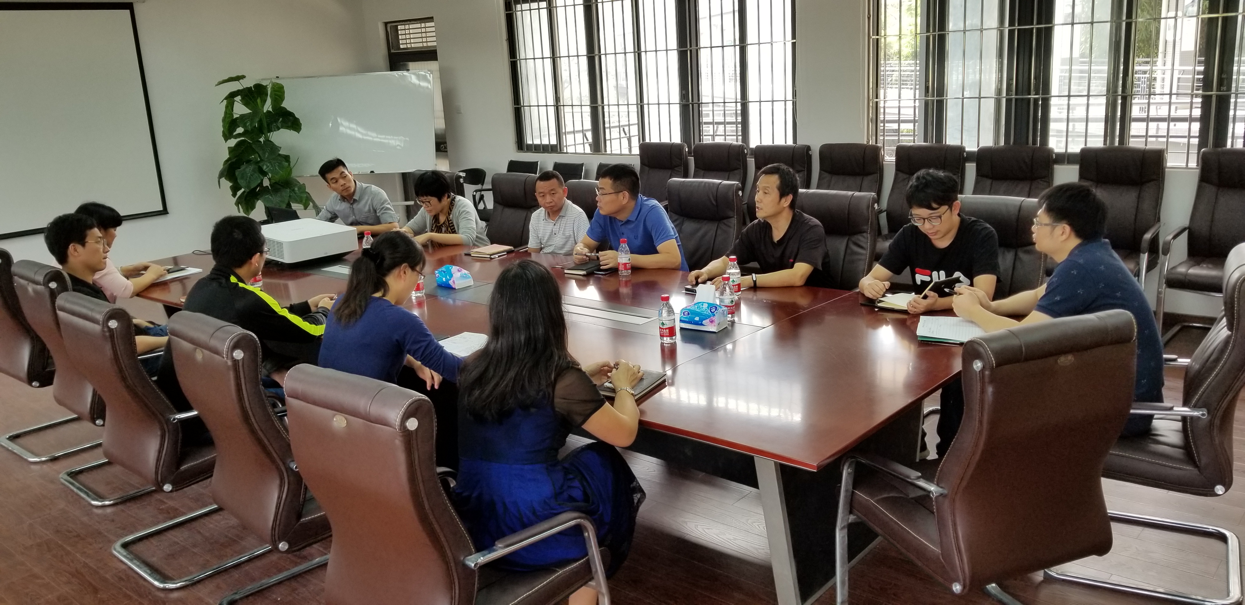 ​英国上市公司365召开党政联席扩大会.jpg