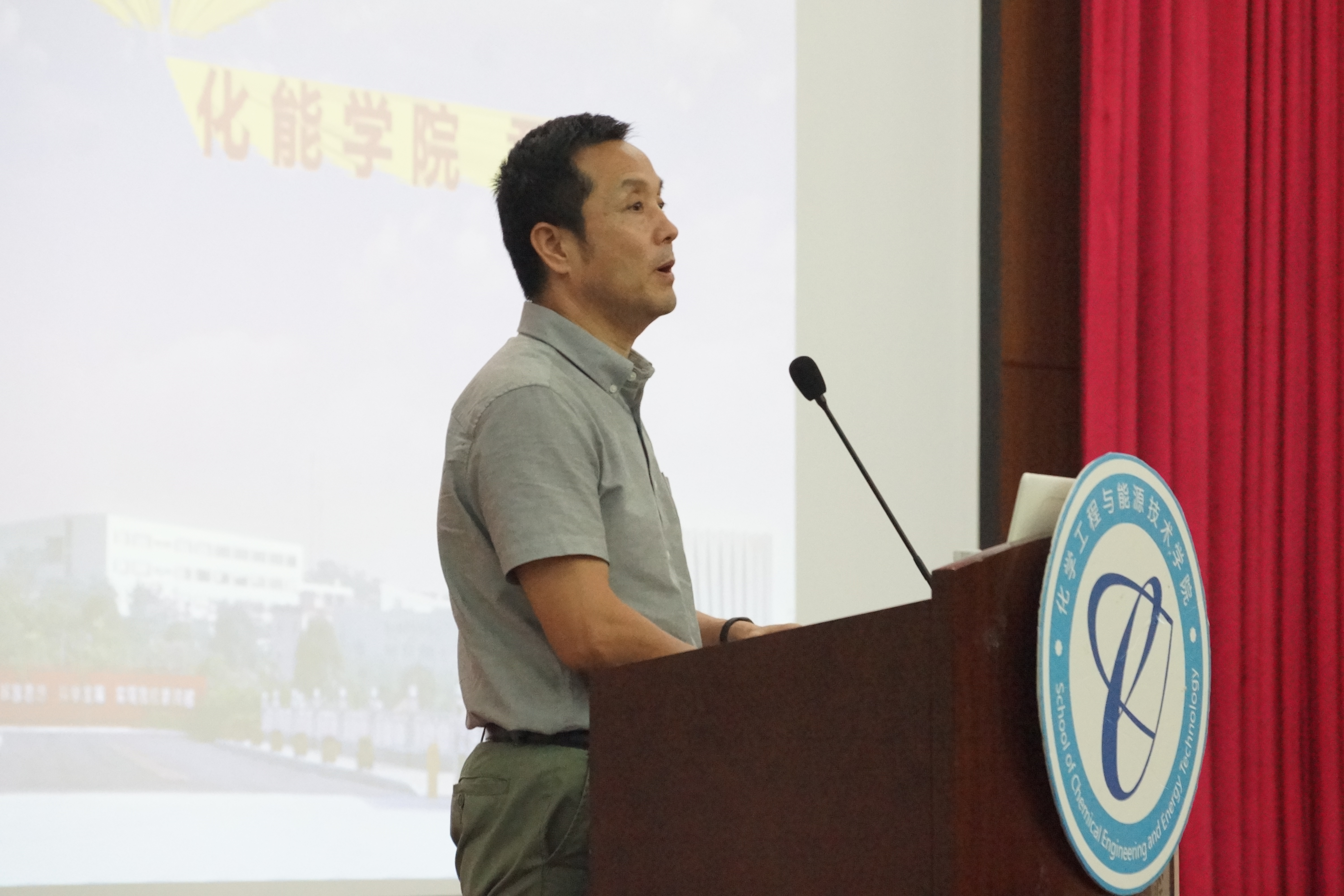 ​公司党总支书记君光为2018级新生上党课-3-.JPG